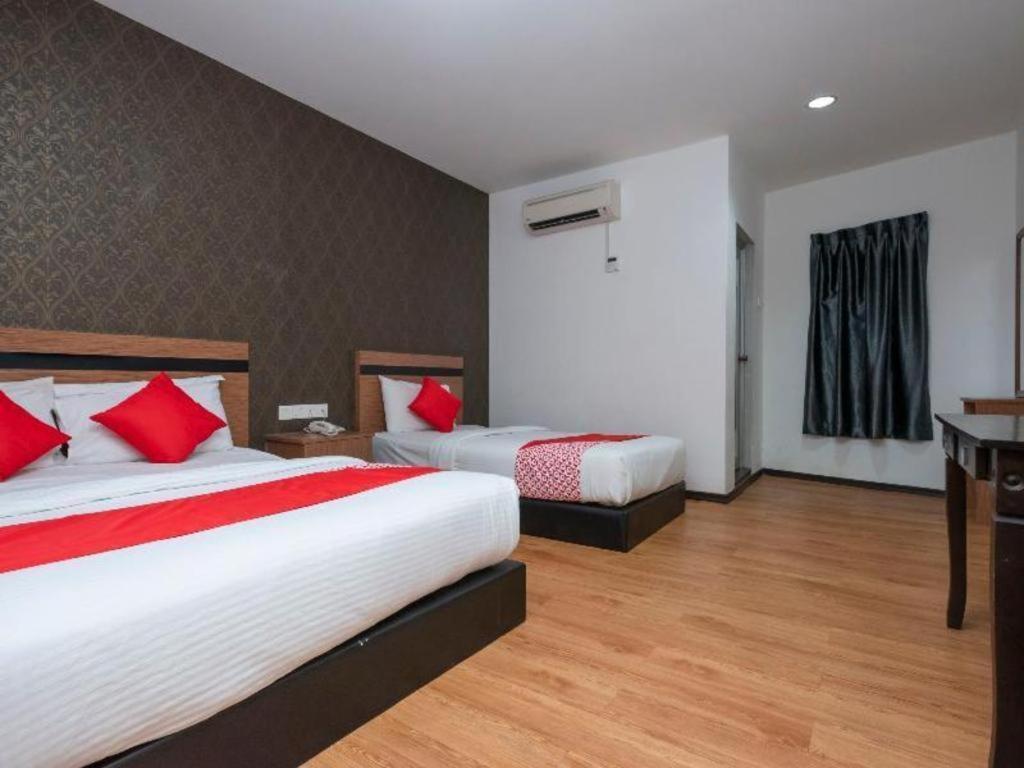 Hotel Aromas Kulai Exterior photo