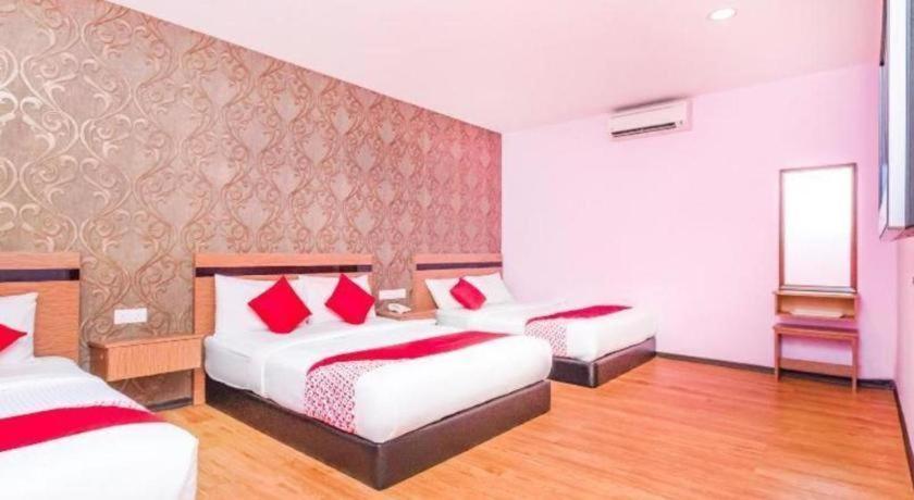 Hotel Aromas Kulai Exterior photo