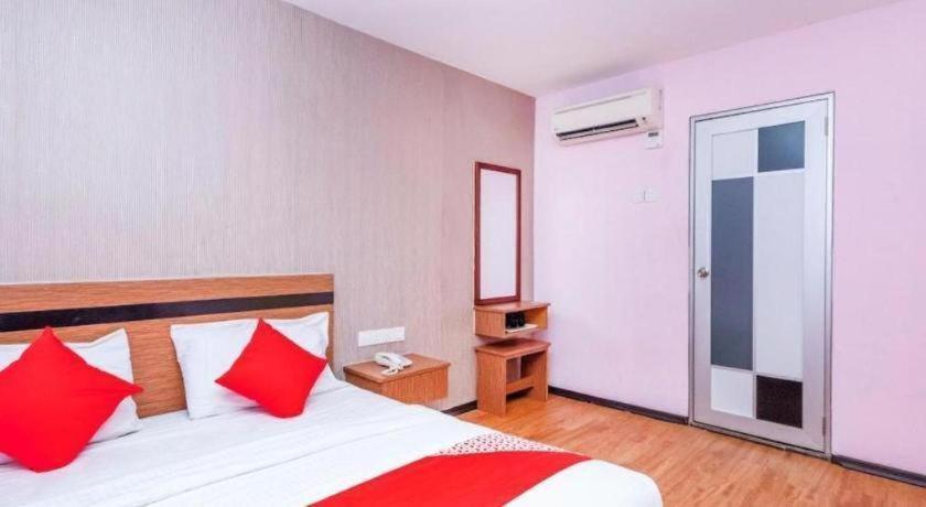 Hotel Aromas Kulai Exterior photo