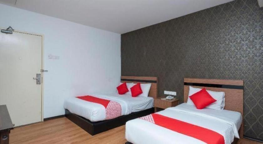 Hotel Aromas Kulai Exterior photo