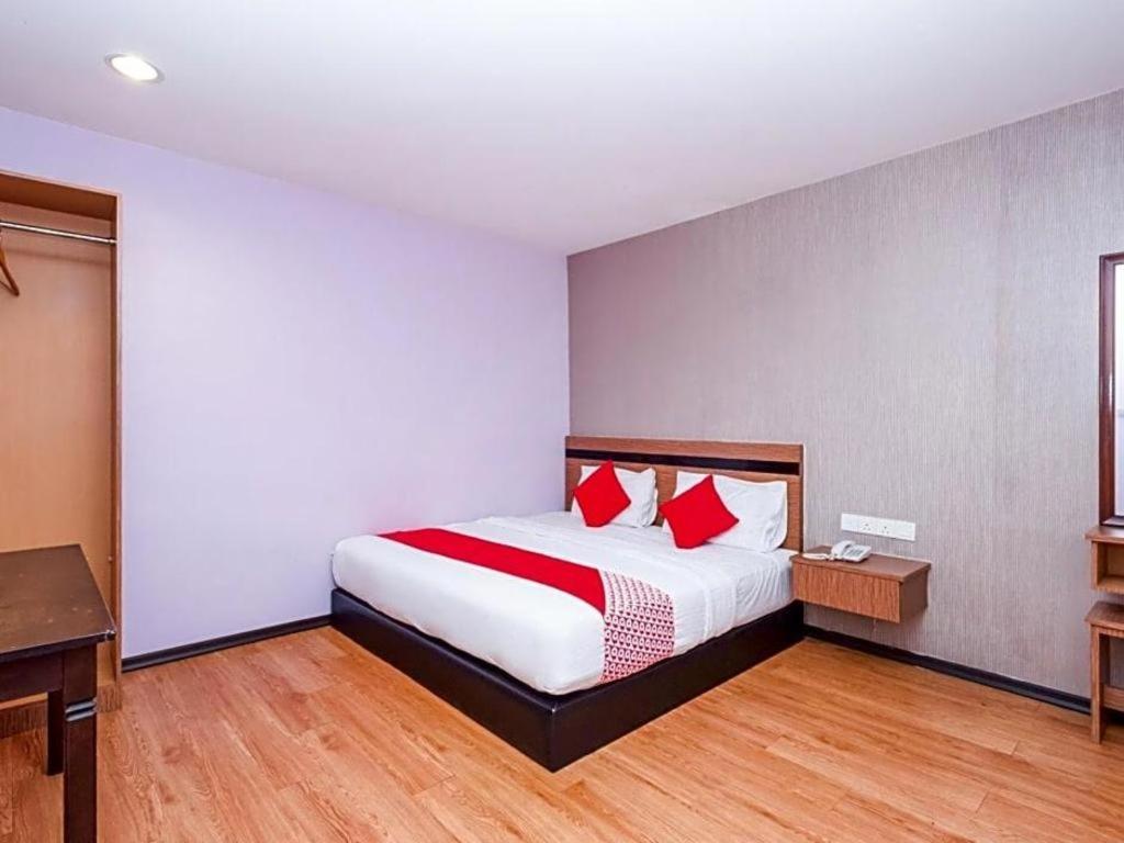 Hotel Aromas Kulai Exterior photo