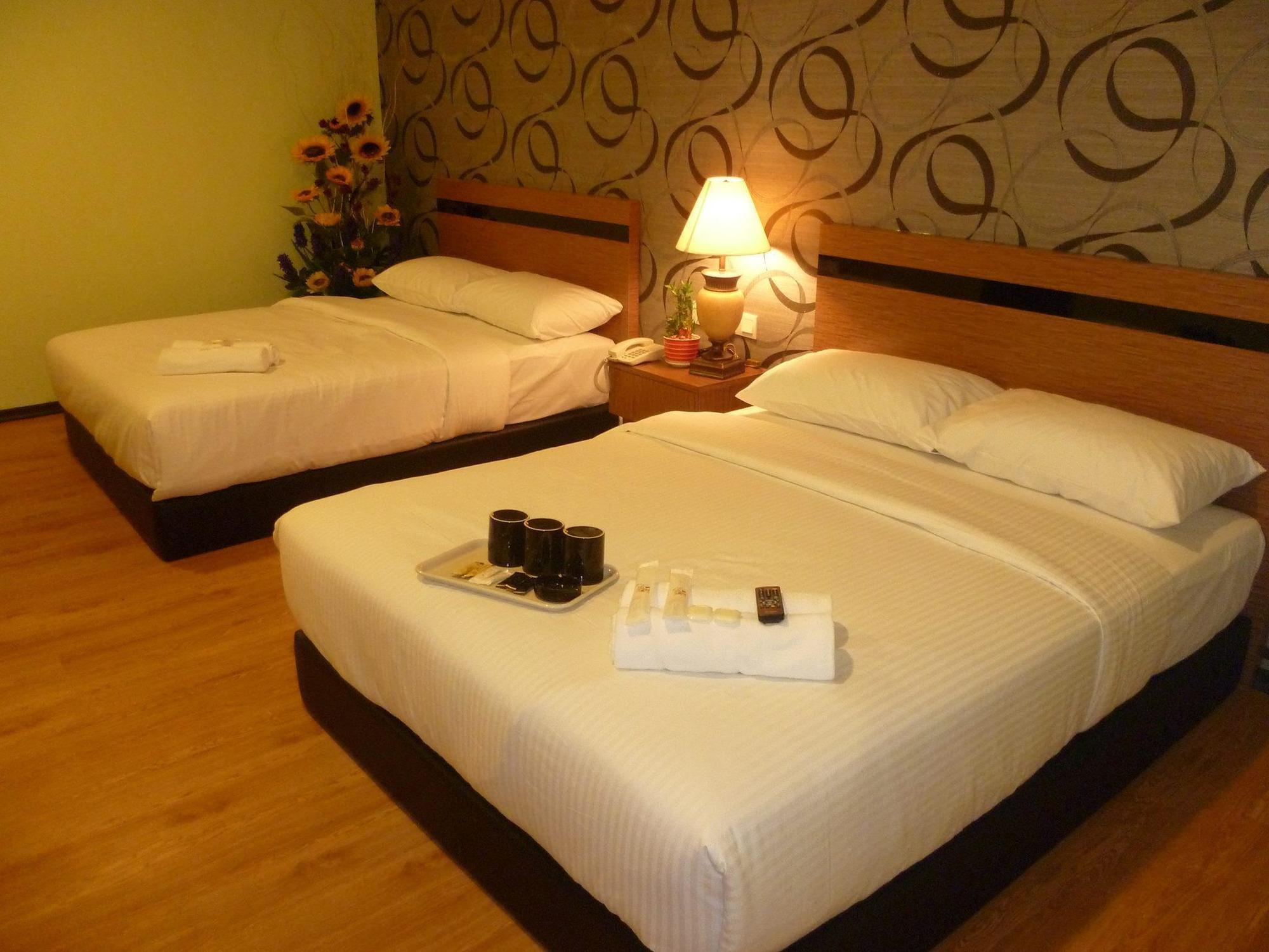 Hotel Aromas Kulai Exterior photo